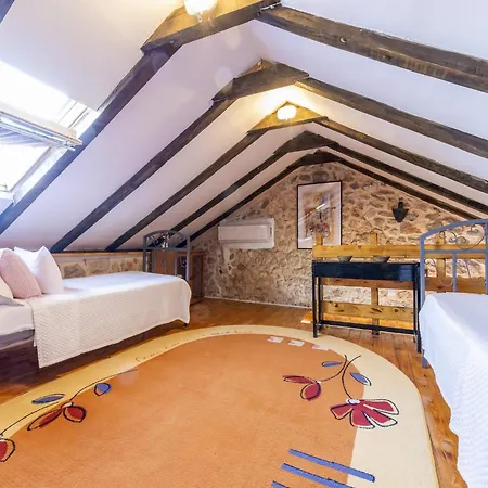 House With Two Bedrooms Dinko Hh *