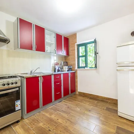 House With Two Bedrooms Dinko Hh Nyaraló