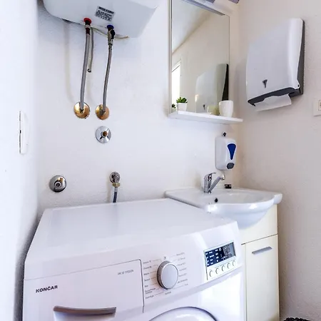 Prázdninový dům House With Two Bedrooms Dinko Hh *