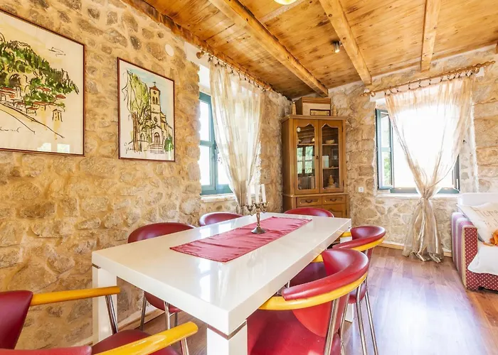 בית נופש House With Two Bedrooms Dinko Hh *